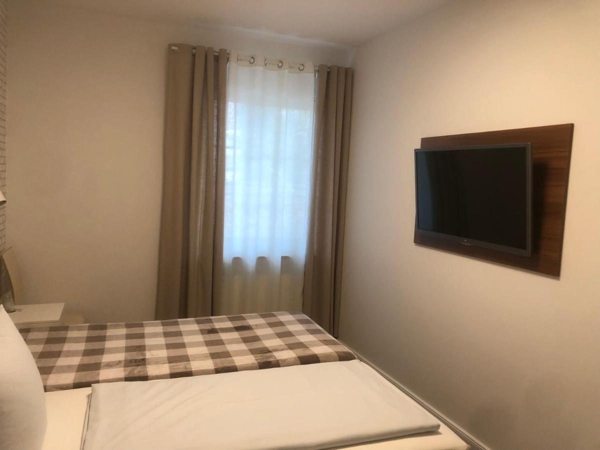 Hotellerie Gasthaus Schubert Garbsen Bagian luar foto