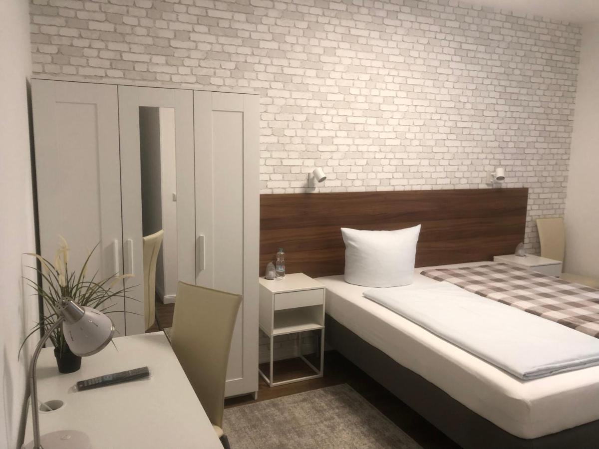 Hotellerie Gasthaus Schubert Garbsen Bagian luar foto