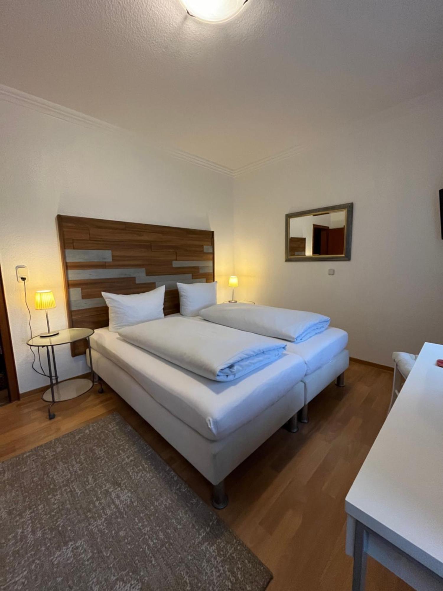 Hotellerie Gasthaus Schubert Garbsen Bagian luar foto