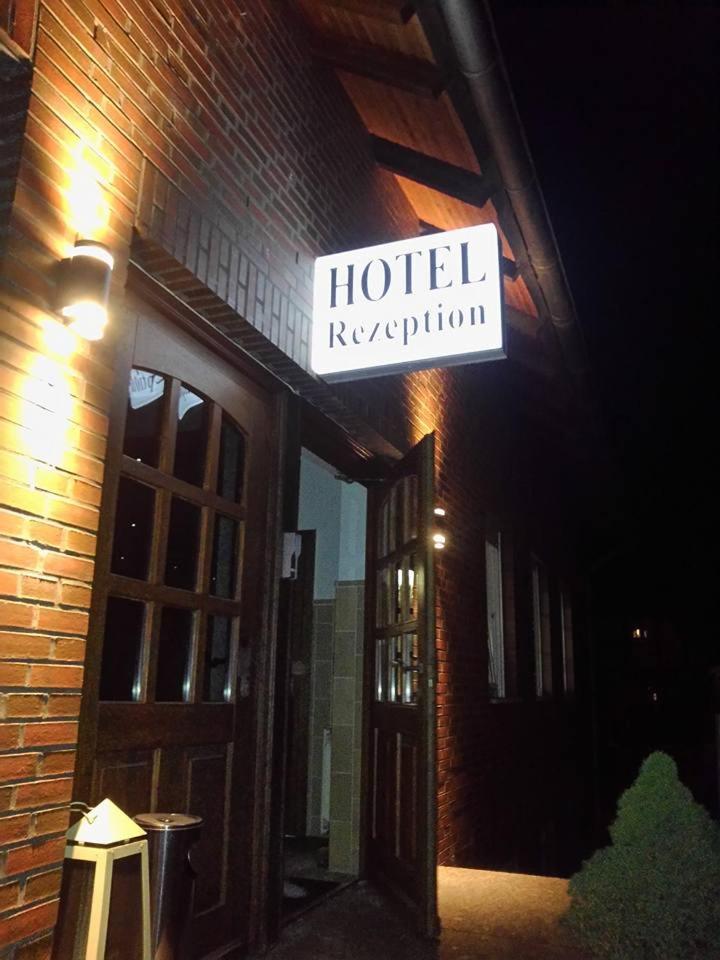 Hotellerie Gasthaus Schubert Garbsen Bagian luar foto