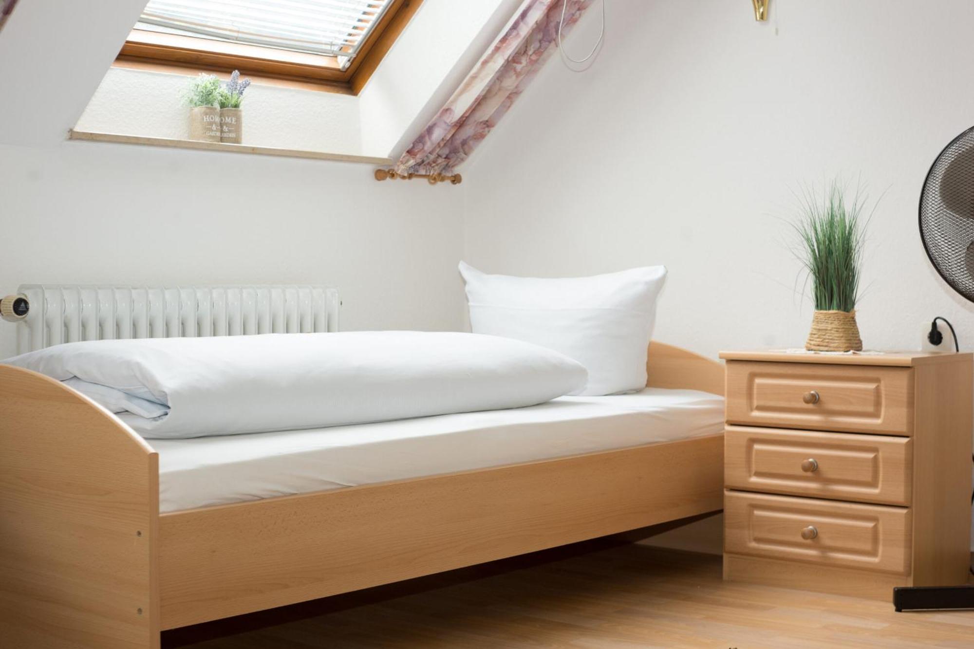 Hotellerie Gasthaus Schubert Garbsen Bagian luar foto