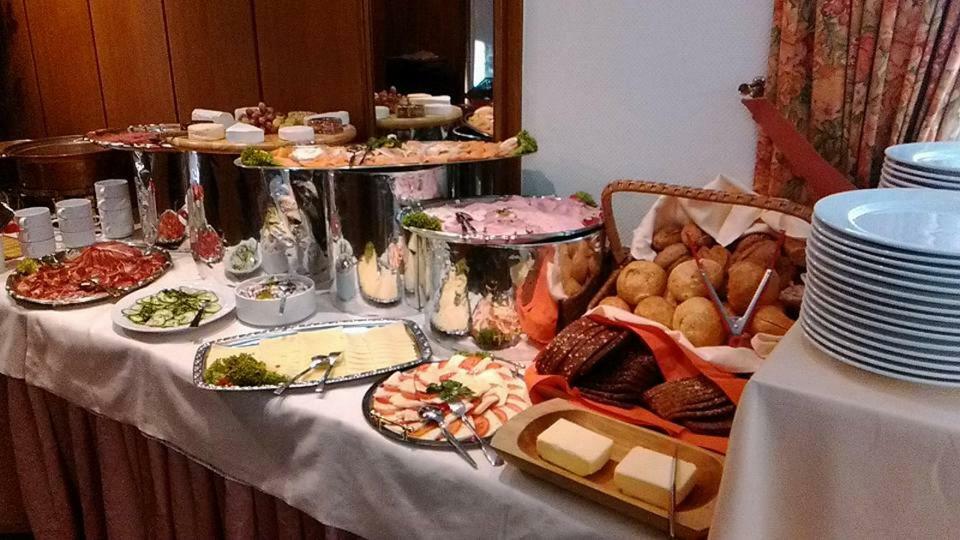 Hotellerie Gasthaus Schubert Garbsen Bagian luar foto